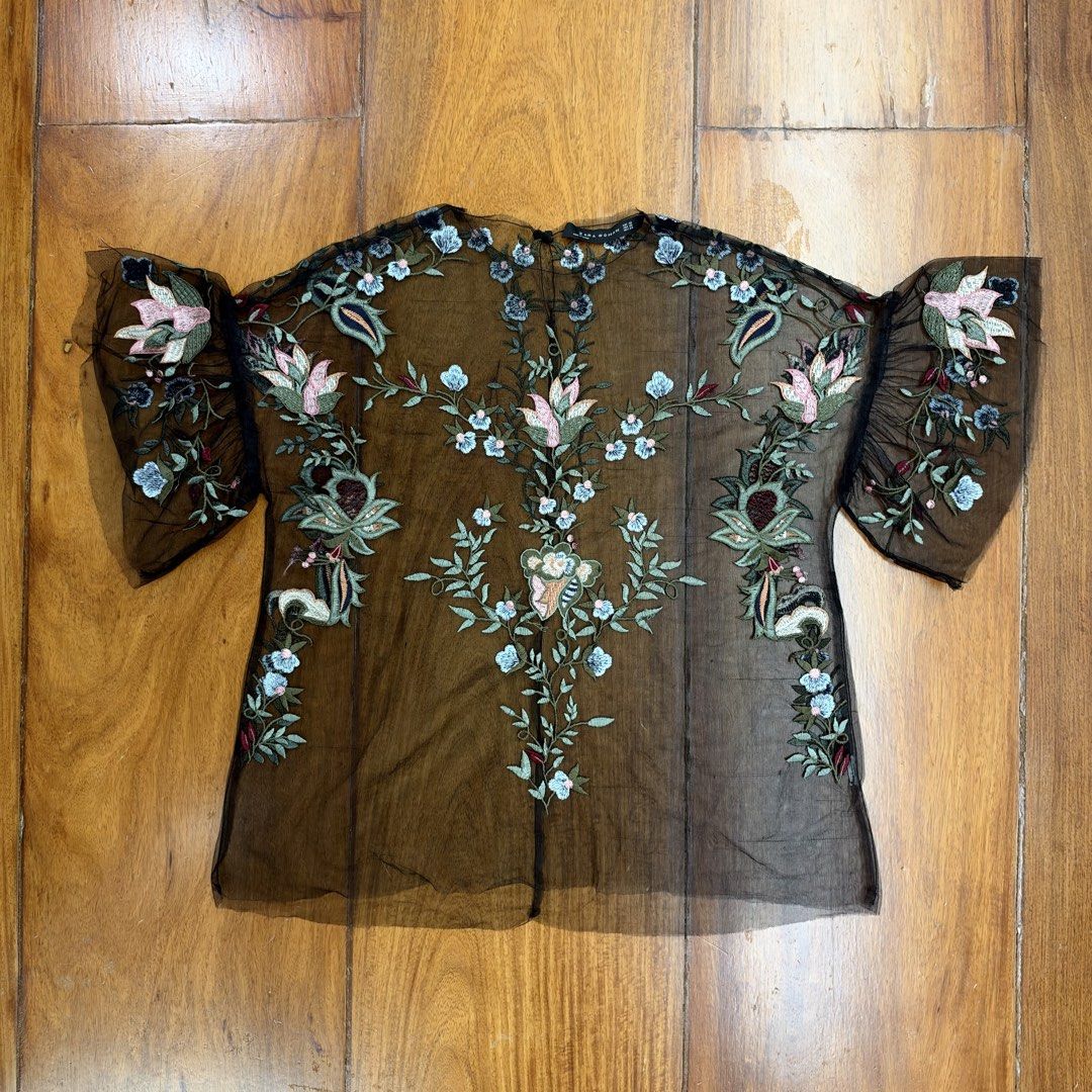 CLEARANCE SALE - ZARA TOP (Category: Shirts) located in Muntinlupa City. Submitted by curationbymich (Listing ID 1470133532, Image 1). Description: .