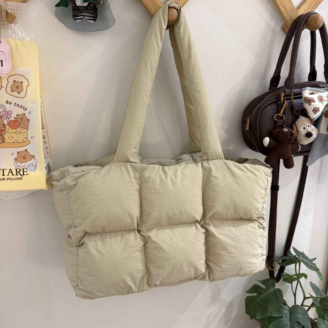 Cloud Puff Shoulder Bag in Khaki Preloved (Category: Shoulder Bags) located in San Pedro. Submitted by jellybean.co (Listing ID 1470028831, Image 1). Description: Superb quality!!! 🌸✨.
