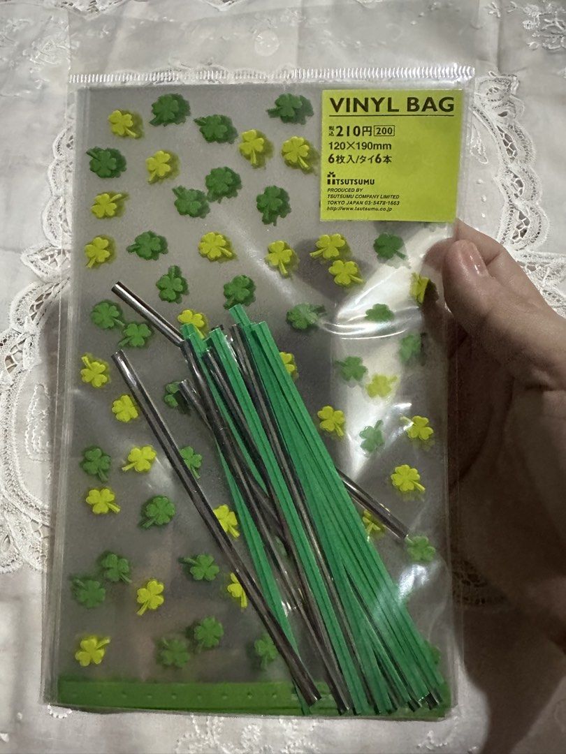 Clover design vinyl bag 12cm x 19cm (Category: Food Organization & Storage) located in Davao. Submitted by favoritepreloved (Listing ID 1470105372, Image 1). Description: 💜 12cm x 19cm.