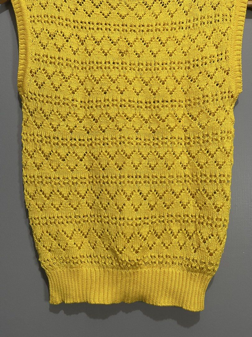 Clover Queen Pointelle Knit Sleeveless Sweater (Category: Sleeveless) located in Davao. Submitted by yannrussel00 (Listing ID 1469974119, Image 2). Description: 📍𝗟𝗼𝗰𝗮𝘁𝗶𝗼𝗻: 𝗗𝗮𝘃𝗮𝗼 𝗖𝗶𝘁𝘆 📌 𝗜𝘁𝗲𝗺 𝗦𝘁𝗶𝗹𝗹 𝗔𝘃𝗮𝗶𝗹𝗮𝗯𝗹𝗲 𝗥𝗘𝗔𝗗 𝗗𝗘𝗧𝗔𝗜𝗟𝗦 𝗕𝗘𝗟𝗢𝗪 ⬇️ ‼️ Size fits Medium to Large Dimes W15 x L22 Condition 10/10 Like new No issue *Last pic for when worn purposes only not the exact item..