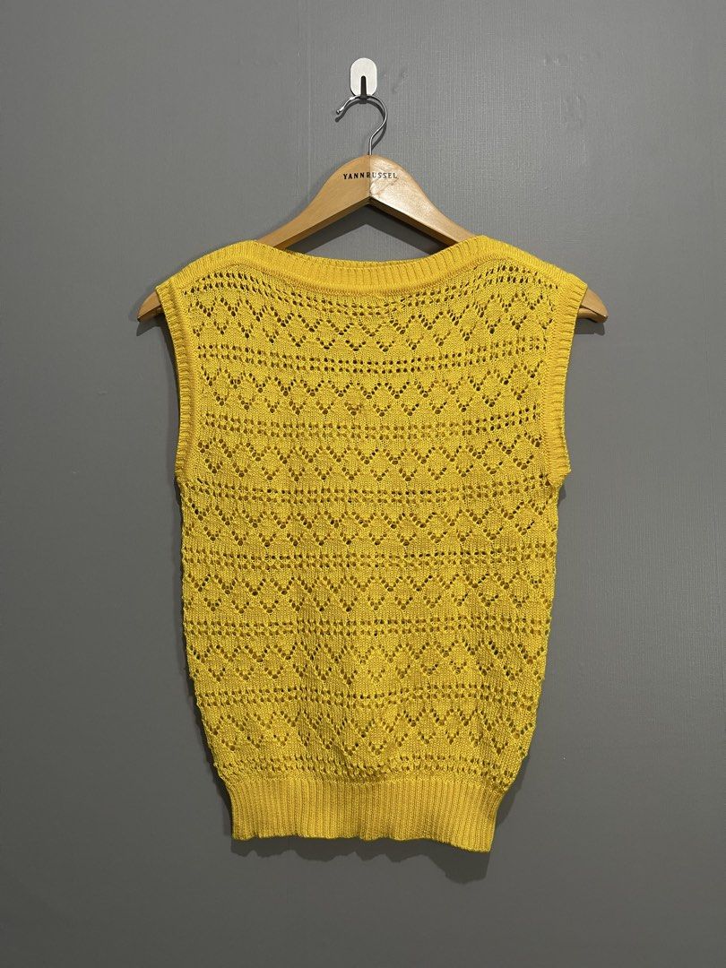Clover Queen Pointelle Knit Sleeveless Sweater (Category: Sleeveless) located in Davao. Submitted by yannrussel00 (Listing ID 1469974119, Image 1). Description: 📍𝗟𝗼𝗰𝗮𝘁𝗶𝗼𝗻: 𝗗𝗮𝘃𝗮𝗼 𝗖𝗶𝘁𝘆 📌 𝗜𝘁𝗲𝗺 𝗦𝘁𝗶𝗹𝗹 𝗔𝘃𝗮𝗶𝗹𝗮𝗯𝗹𝗲 𝗥𝗘𝗔𝗗 𝗗𝗘𝗧𝗔𝗜𝗟𝗦 𝗕𝗘𝗟𝗢𝗪 ⬇️ ‼️ Size fits Medium to Large Dimes W15 x L22 Condition 10/10 Like new No issue *Last pic for when worn purposes only not the exact item..
