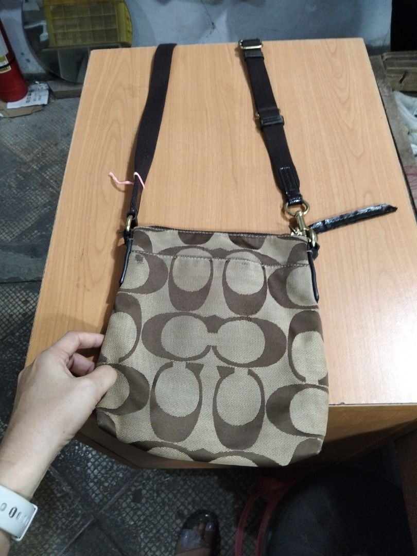 Coach (Category: Cross-body Bags) located in El Salvador. Submitted by francheskaukayukay (Listing ID 1469954033, Image 3). Description: .