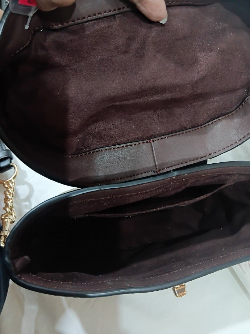 Coach (Category: Luxury Bags & Wallets) located in Subic. Submitted by AnythingBrandedby_May (Listing ID 1469957454, Image 3). Description: Coach.
