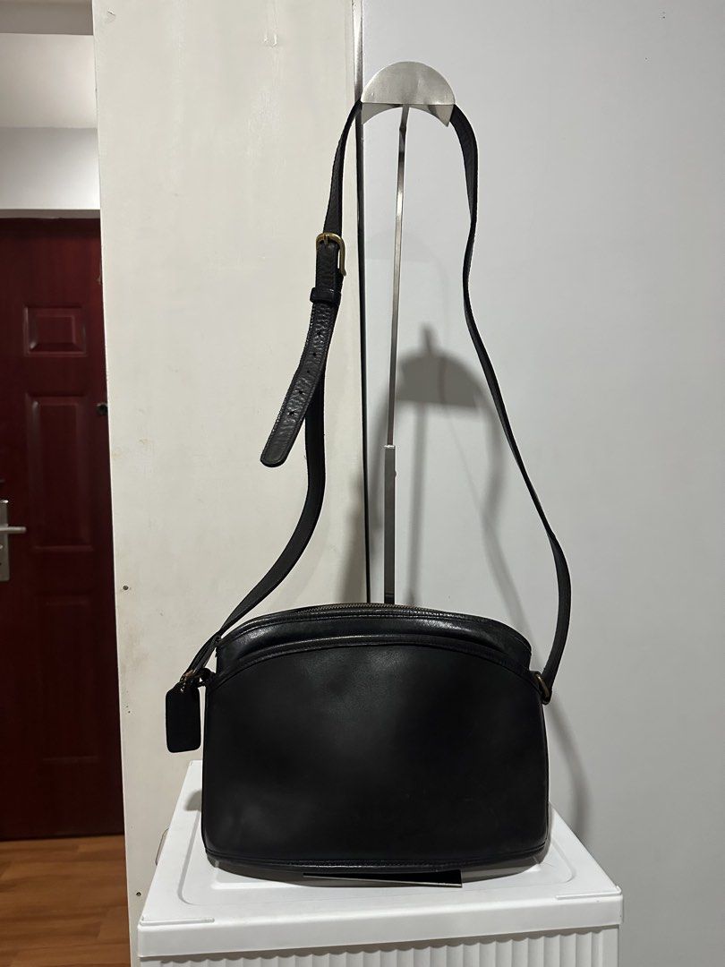 Vintage Coach anderson 9976 (Category: Cross-body Bags) located in Legazpi City. Submitted by lootsi (Listing ID 1470047583, Image 1). Description: .