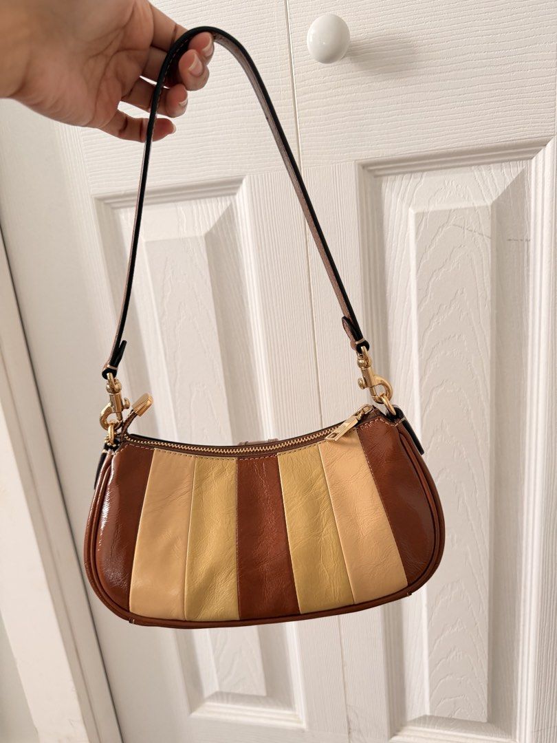 Coach Ashton Mini Shoulder Bag (Category: Shoulder Bags) located in Bulacan. Submitted by christineclrcrn (Listing ID 1469959820, Image 3). Description: The Ashton Mini Shoulder Bag is made for everyday plans. This crinkle leather mini bag has a zip-top closure and an outside snap pocket for essentials. Detachable straps offer two ways to wear: on the shoulder or as a crossbody. - Brand: Coach - Shiny crinkle leather, Recycled polyester lining - 