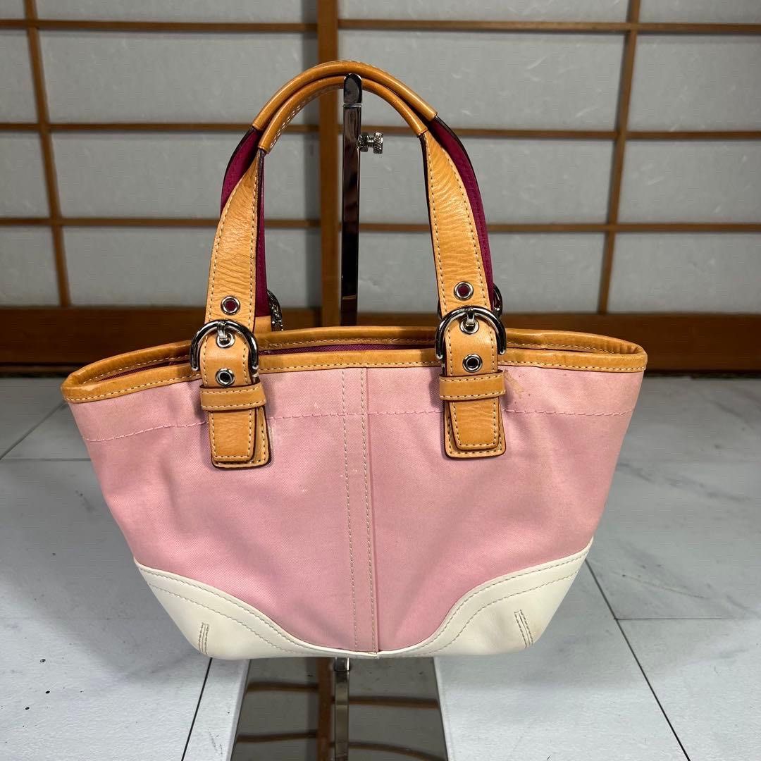 Coach Bag (Category: Shoulder Bags) located in Bayombong. Submitted by declutterbyriri (Listing ID 1470047787, Image 2). Description: 🇯🇵🌸 JAPAN SOURCE | OPEN FOR EARLY DIBS! 🎀🩰 ୨୧ ₊˚⊹ RARE VINTAGE COACH SMALL DAISY / MULTIFUNCTION TOTE 💗 🧺 CONDITION ♡ Minimal dirt marks visible in the listing photos ♡ Natural vintage character and leather patina ♡ Original white leather daisy charm included, as shown in the photos ╰┈➤ Please zoom in on the