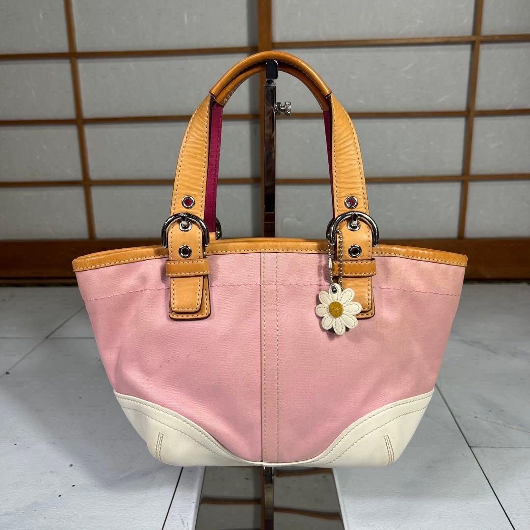 Coach Bag (Category: Shoulder Bags) located in Bayombong. Submitted by declutterbyriri (Listing ID 1470047787, Image 1). Description: 🇯🇵🌸 JAPAN SOURCE | OPEN FOR EARLY DIBS! 🎀🩰 ୨୧ ₊˚⊹ RARE VINTAGE COACH SMALL DAISY / MULTIFUNCTION TOTE 💗 🧺 CONDITION ♡ Minimal dirt marks visible in the listing photos ♡ Natural vintage character and leather patina ♡ Original white leather daisy charm included, as shown in the photos ╰┈➤ Please zoom in on the