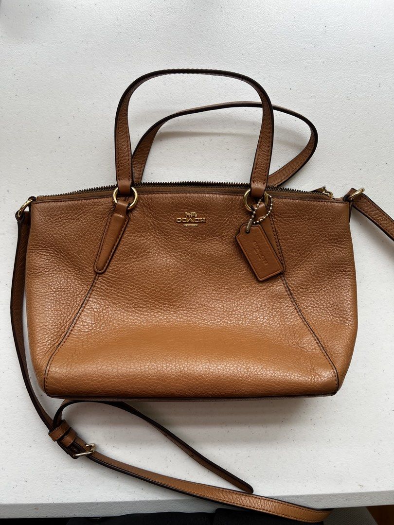 Coach Brown Leather Handbag Crossbody (Category: Luxury Bags & Wallets) located in Naga. Submitted by siennah_loyce (Listing ID 1469983882, Image 1). Description: Length: 8.75 inches (~22 cm) Height: 5.5 inches (~14 cm) Width/Depth: 3.0 inches (~7.5 cm) Sf shouldered by Buyer MOP: BDO/GCASH .