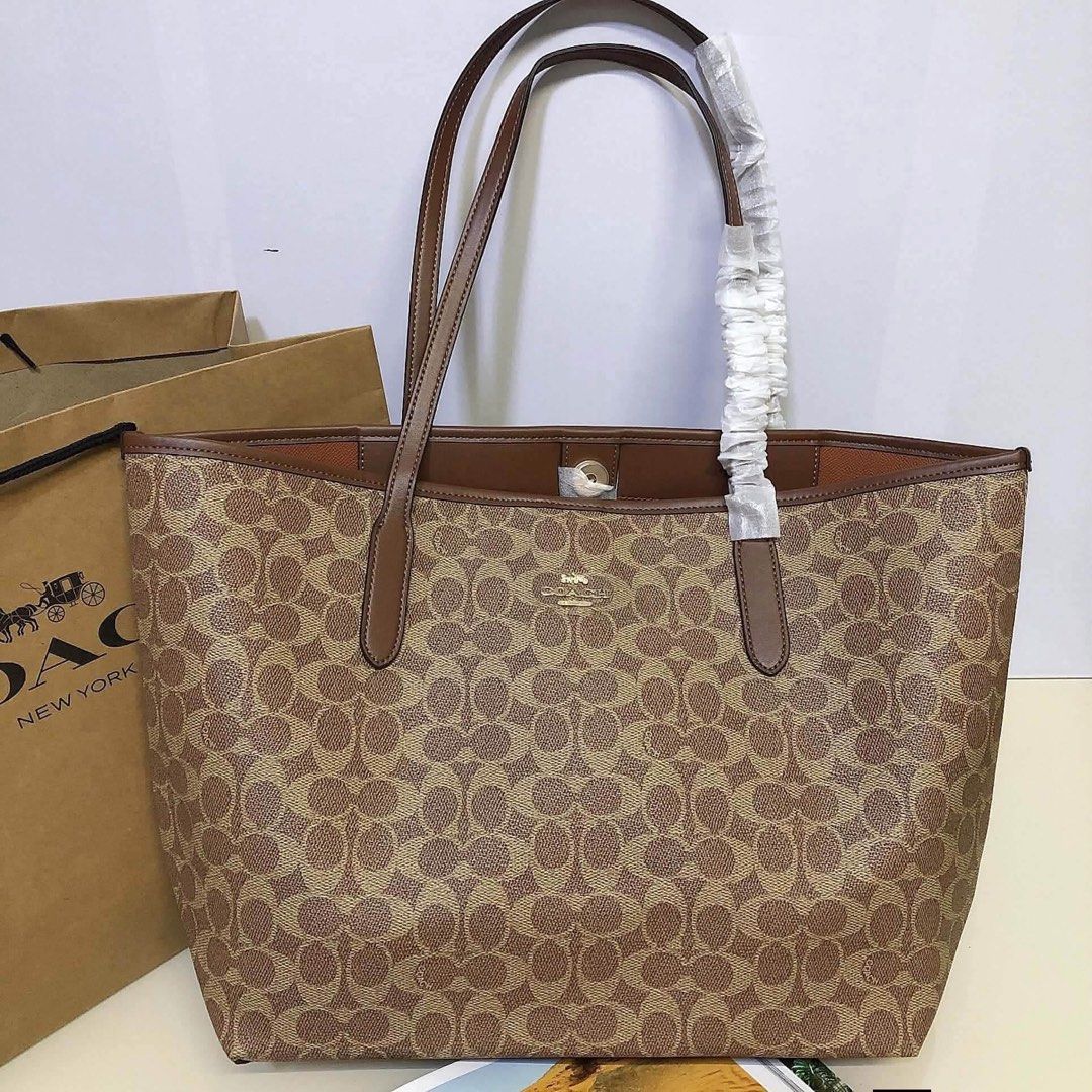 Coach City Tote (Category: Shoulder Bags) located in Binan City. Submitted by pinkykeenshop (Listing ID 1470106948, Image 1). Description: .