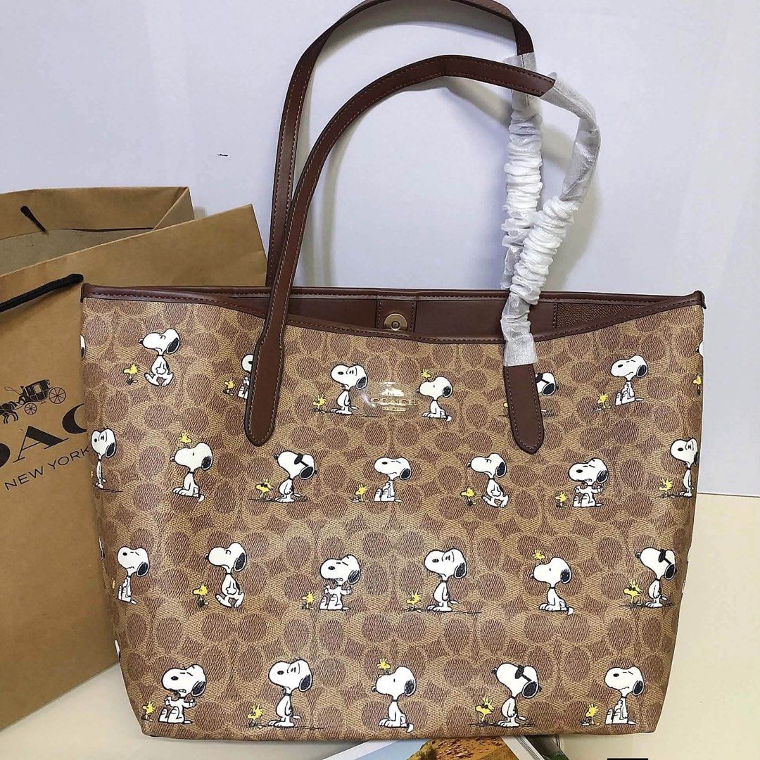 Coach City Tote (Category: Shoulder Bags) located in Binan City. Submitted by pinkykeenshop (Listing ID 1470108942, Image 1). Description: .