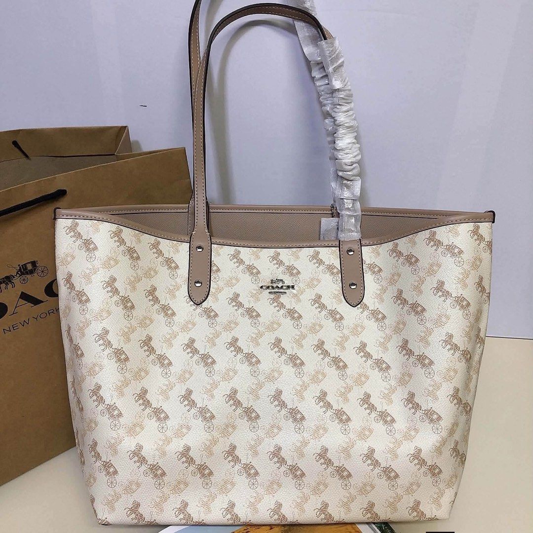 Coach City Tote (Category: Shoulder Bags) located in Binan City. Submitted by pinkykeenshop (Listing ID 1470135135, Image 1). Description: .