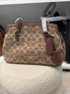 (Category: ) located in . Submitted by bagsboutiqueph (Listing ID 1470063283, Image 1). Description: .