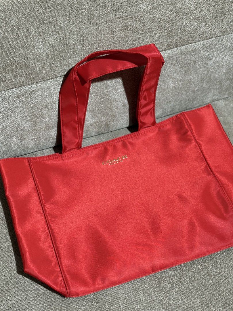 Coach Fragrance Red Tote (Category: Tote Bags) located in San Mateo. Submitted by thewanderlustmanila (Listing ID 1470028352, Image 2). Description: 2200 + sf.