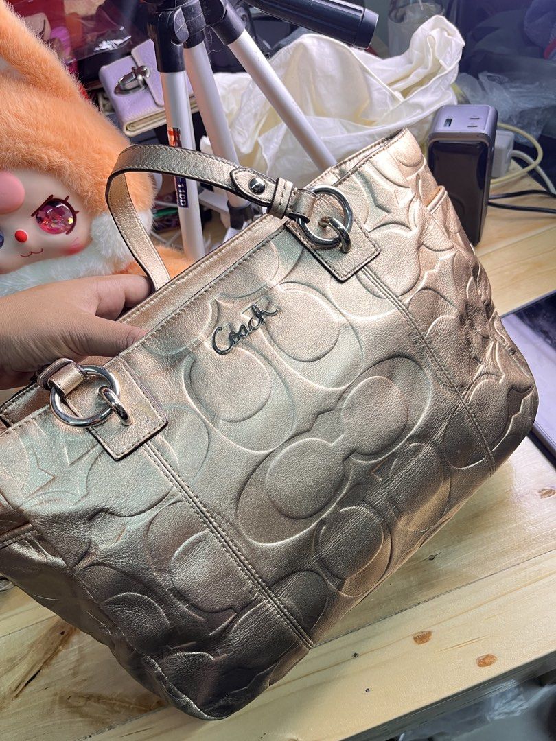 Coach gold handbag (Category: Shoulder Bags) located in Cagayan de Oro. Submitted by prelovedukayukaybags_cdo (Listing ID 1470021270, Image 2). Description: .