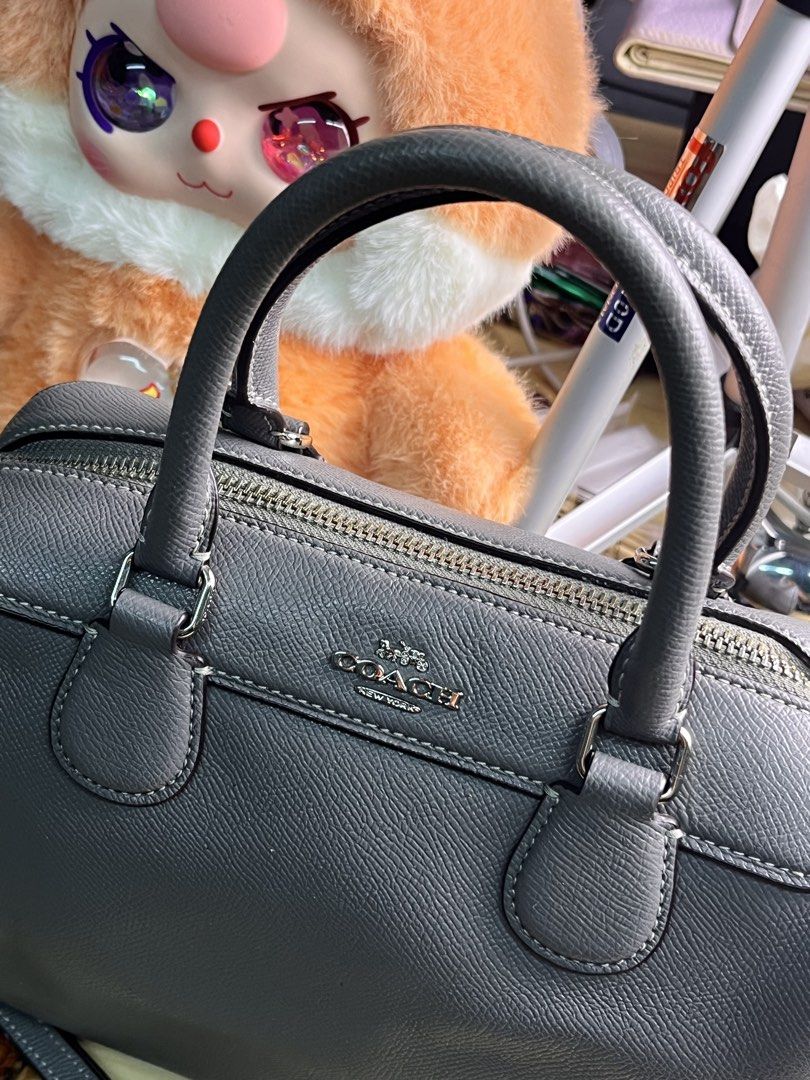 Coach grey tway bag (Category: Cross-body Bags) located in Cagayan de Oro. Submitted by allaboutukayukaybagscdo (Listing ID 1470038225, Image 3). Description: .