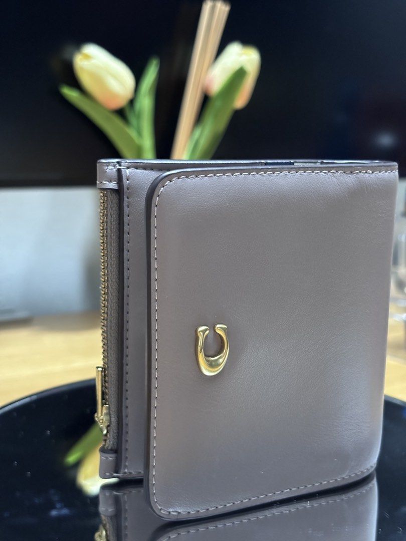 Coach Leather Compact Wallet (Category: Wallets & Card holders) located in Mandaluyong City. Submitted by azconsumergoodstrading (Listing ID 1470101487, Image 1). Description: Brandnew Giftable Condition With box Color: Ask.