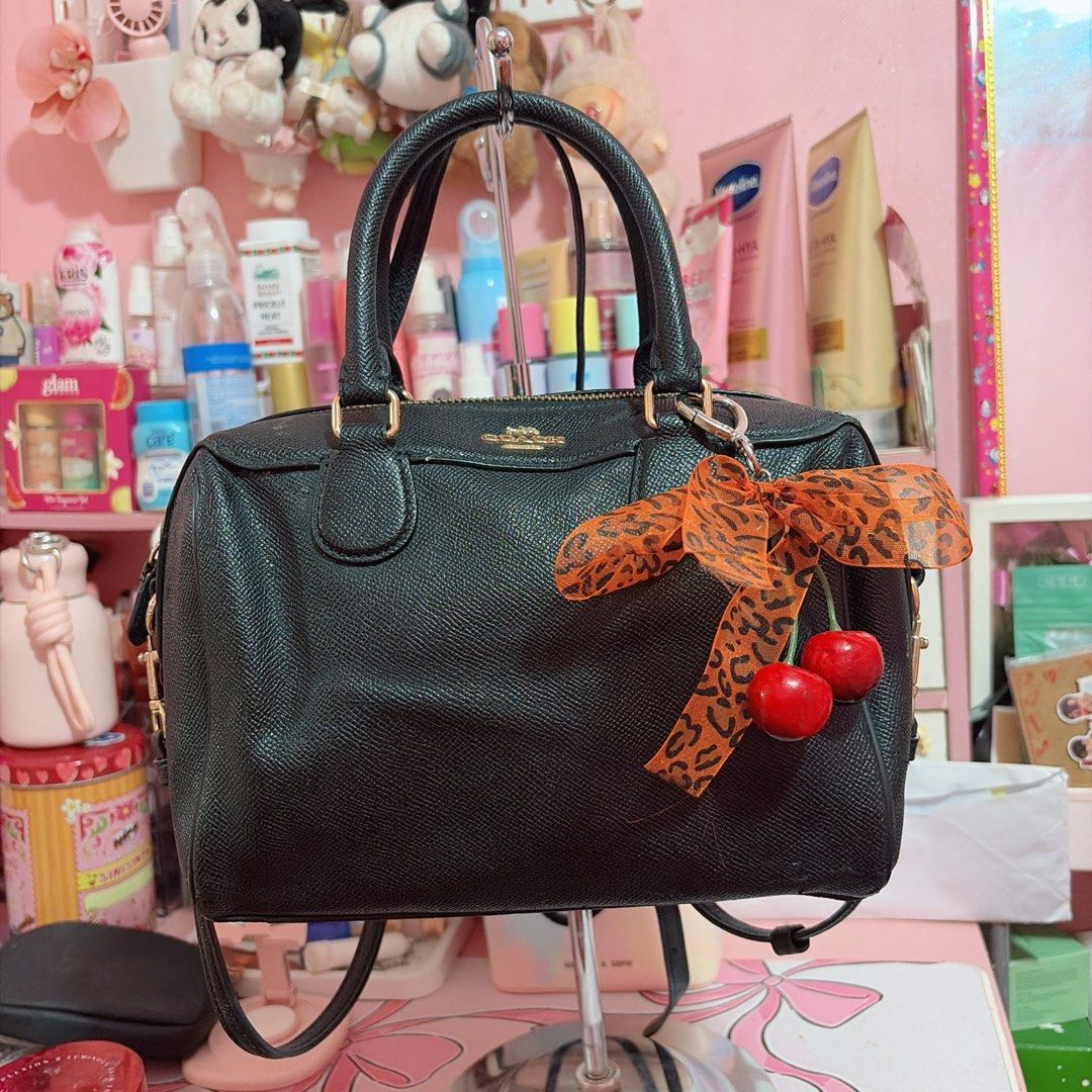 COACH MINI BENETTE SATCHEL (Category: Luxury Bags & Wallets) located in San Mateo. Submitted by ikay_bee (Listing ID 1470092340, Image 1). Description: • PRELOVED • free shipping • comes with freebies DM ME FOR MORE PICS.