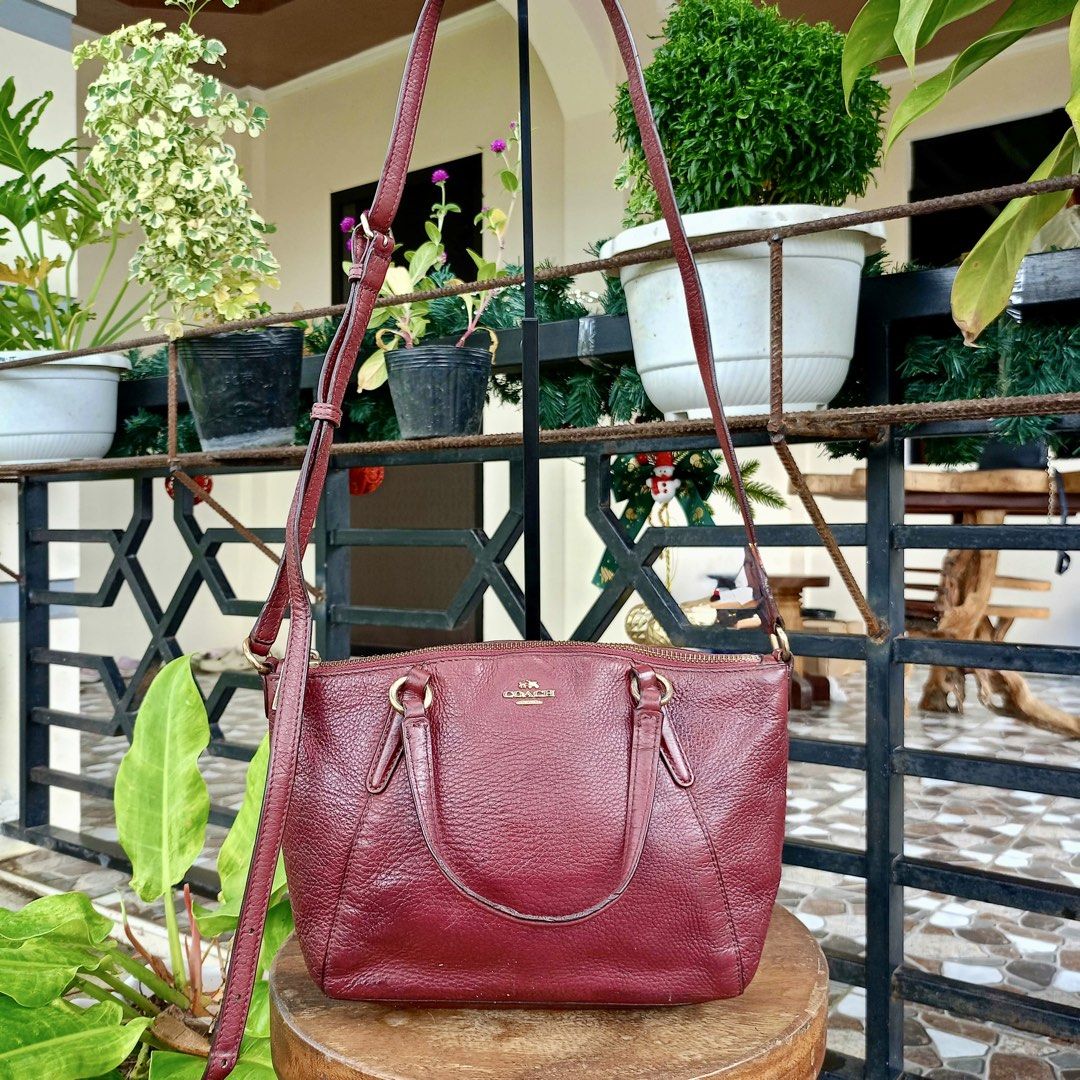 Coach mini kelsey satchel (Category: Cross-body Bags) located in Barugo. Submitted by green.trendsetter (Listing ID 1470139367, Image 1). Description: Photos of bag’s details and other identifying features are posted for your reference. Please check to assess the bag’s authenticity before purchasing. Thank you! Issue: sa creed lang.
