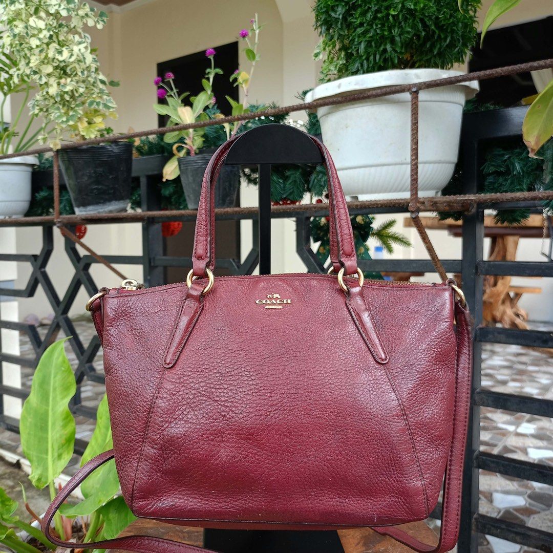 Coach mini kelsey satchel (Category: Cross-body Bags) located in Barugo. Submitted by green.trendsetter (Listing ID 1470139367, Image 2). Description: Photos of bag’s details and other identifying features are posted for your reference. Please check to assess the bag’s authenticity before purchasing. Thank you! Issue: sa creed lang.