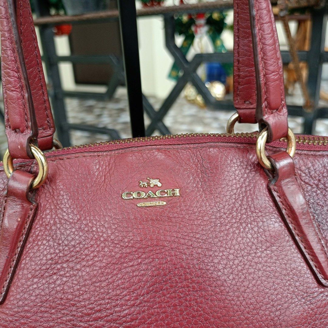 Coach mini kelsey satchel (Category: Cross-body Bags) located in Barugo. Submitted by green.trendsetter (Listing ID 1470139367, Image 3). Description: Photos of bag’s details and other identifying features are posted for your reference. Please check to assess the bag’s authenticity before purchasing. Thank you! Issue: sa creed lang.