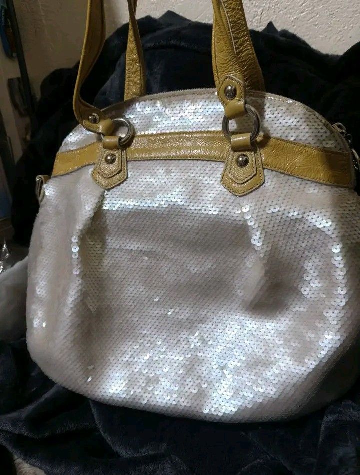 Coach Poppy Spotlight Sequins Satchel (Category: Cross-body Bags) located in Agdangan. Submitted by whimsigoth.doll_ph (Listing ID 1469980997, Image 1). Description: .