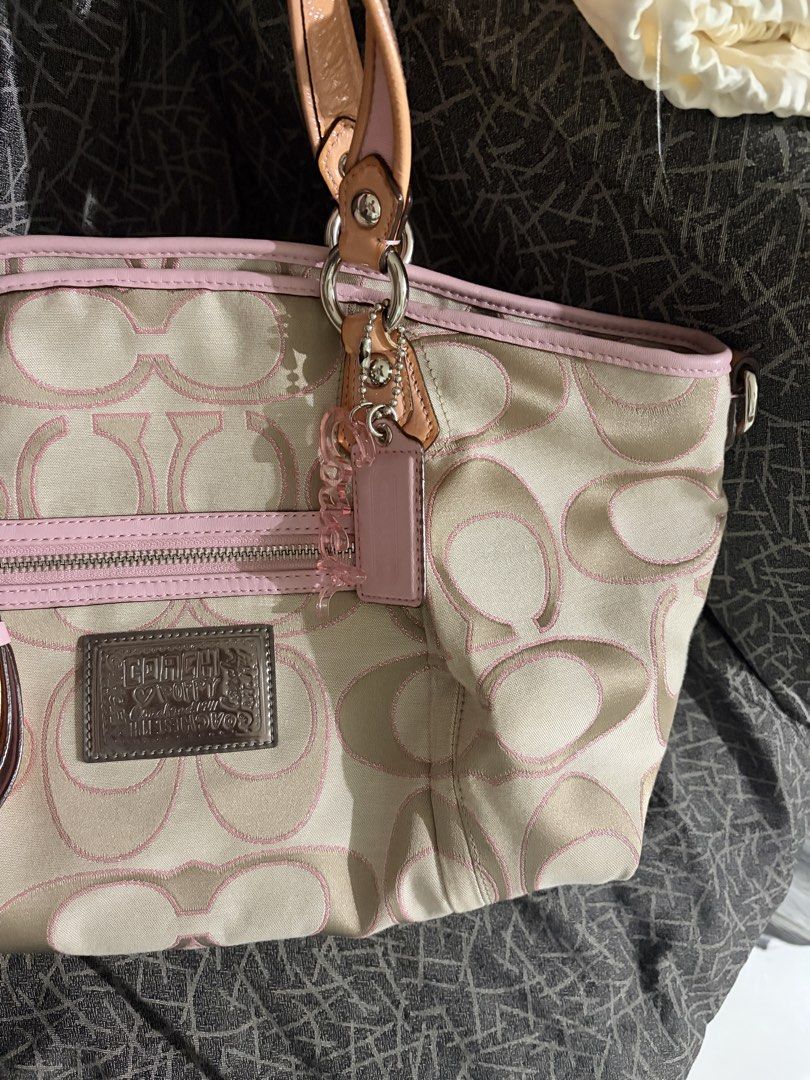 coach poppy tote bag rare (Category: Luxury Bags & Wallets) located in Valenzuela. Submitted by lvc.d (Listing ID 1469840483, Image 3). Description: rank SA complete hangtags 10/10 with sling and dust bag 😩🌟 .