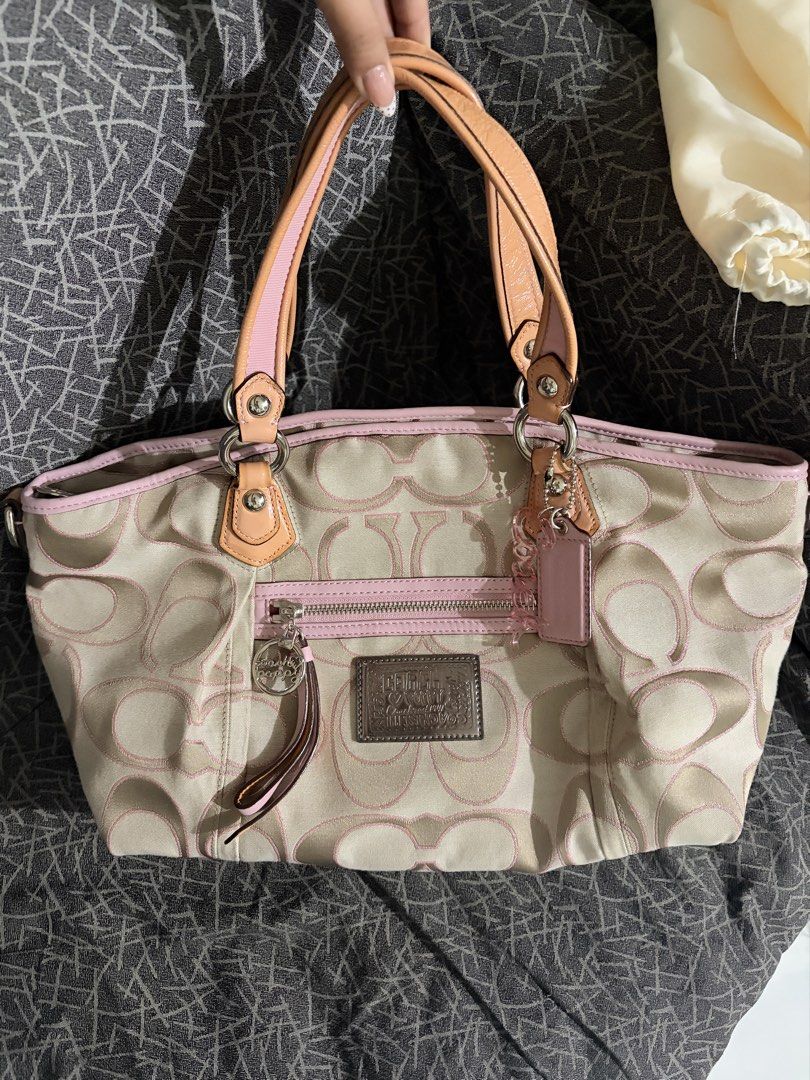 coach poppy tote bag rare (Category: Luxury Bags & Wallets) located in Valenzuela. Submitted by lvc.d (Listing ID 1469840483, Image 1). Description: rank SA complete hangtags 10/10 with sling and dust bag 😩🌟 .