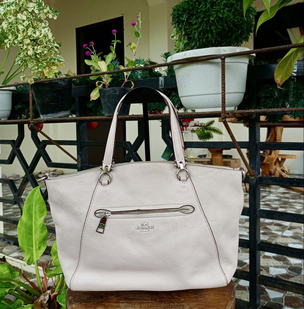 Coach Prairie Satchel (Category: Cross-body Bags) located in Barugo. Submitted by green.trendsetter (Listing ID 1470139196, Image 1). Description: Photos of the bag’s details and other identifying features are posted for your reference. Please check to assess the bag’s authenticity before purchasing. Thank you!.