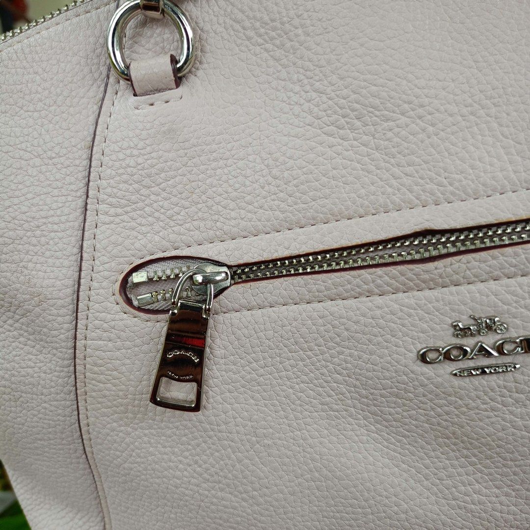 Coach Prairie Satchel (Category: Cross-body Bags) located in Barugo. Submitted by green.trendsetter (Listing ID 1470139196, Image 3). Description: Photos of the bag’s details and other identifying features are posted for your reference. Please check to assess the bag’s authenticity before purchasing. Thank you!.