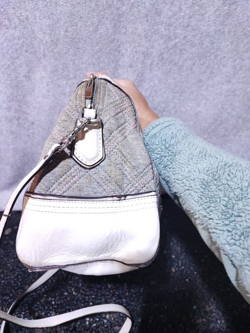 Coach quilted fabric 2 way bag (Category: Luxury Bags & Wallets) located in Baguio. Submitted by jayrgijc52758 (Listing ID 1470090134, Image 3). Description: Coach 2 way Original Medium size Needs washing 850.