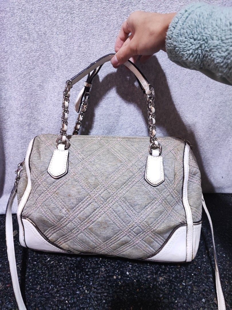 Coach quilted fabric 2 way bag (Category: Luxury Bags & Wallets) located in Baguio. Submitted by jayrgijc52758 (Listing ID 1470090134, Image 2). Description: Coach 2 way Original Medium size Needs washing 850.