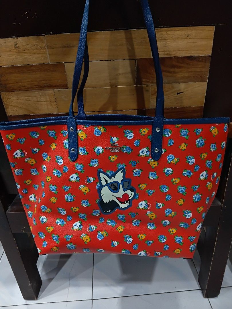 Coach Reversible (Category: Luxury Bags & Wallets) located in Subic. Submitted by AnythingBrandedby_May (Listing ID 1470086260, Image 1). Description: Coach Reversible.