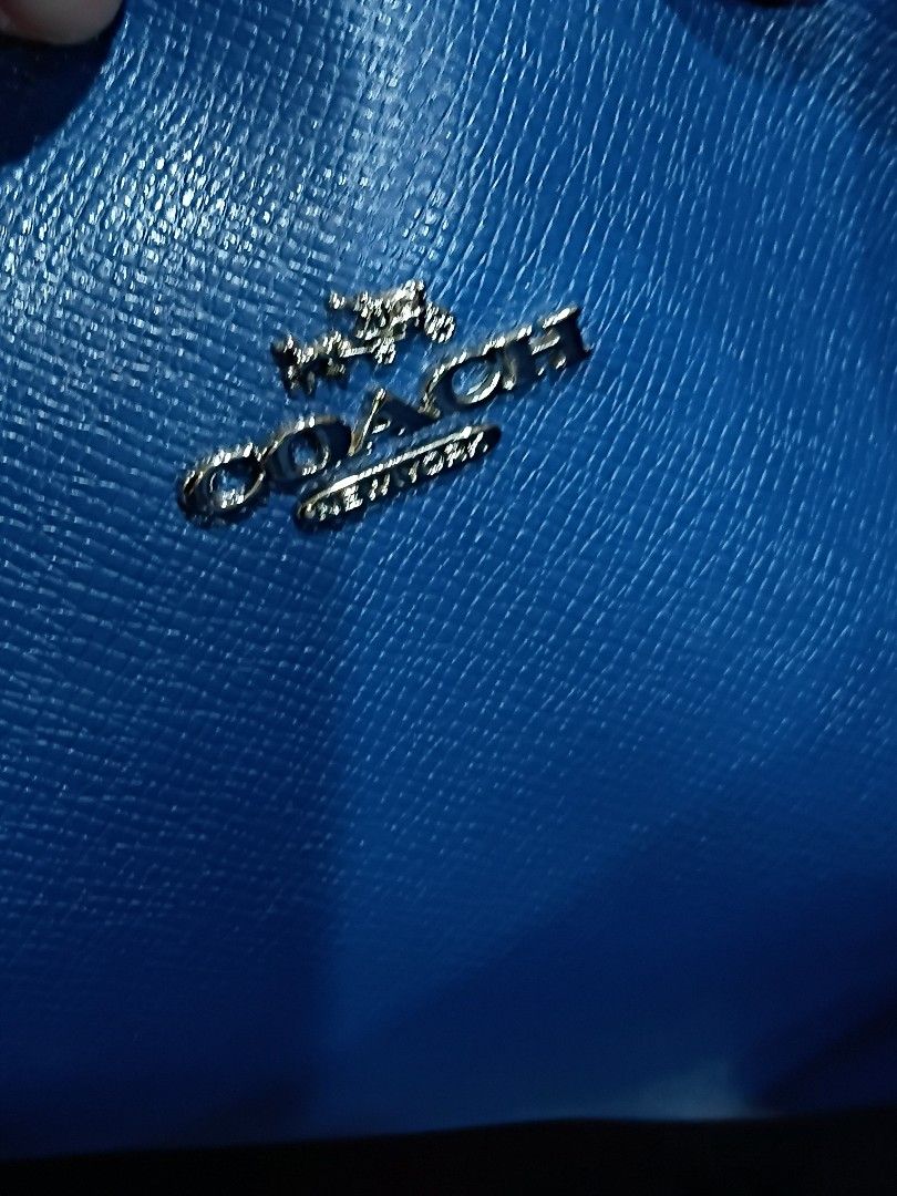 Coach Reversible (Category: Luxury Bags & Wallets) located in Subic. Submitted by AnythingBrandedby_May (Listing ID 1470086260, Image 3). Description: Coach Reversible.