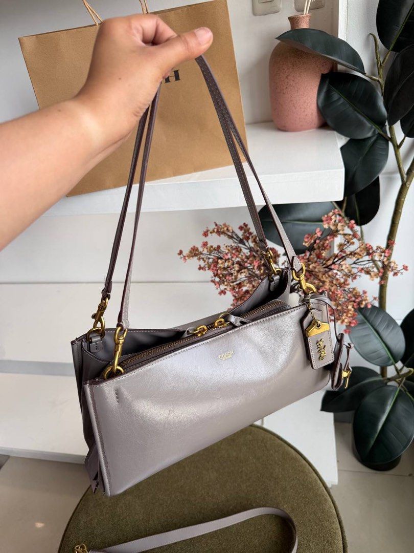 Coach Rogue 34 (Category: Shoulder Bags) located in Binan City. Submitted by pinkykeenshop (Listing ID 1470059756, Image 2). Description: .