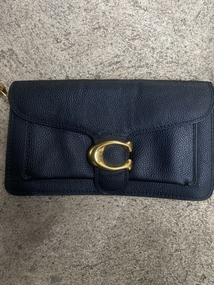 COACH SHOULDER BAG (Category: Shoulder Bags) located in El Salvador. Submitted by 00jiroo00 (Listing ID 1470093132, Image 2). Description: COACH SHOULDER BAG Details: good condition must have heavy signs of usage peeling overall Condition: 8/10 Color rate: 9/10 Swipe for more details… M: ₱200 📌 Before You Buy: 📃 Please read all item details carefully 📍 Payment-first policy applies ❌ No cancellations, returns, or exchanges ‼️ Flaker will be pos