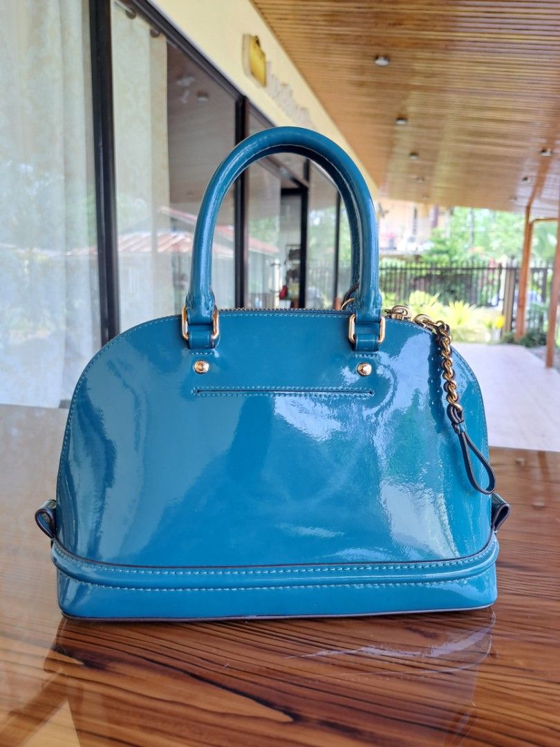 Coach Sierra Satchel Dome Bag (Category: Luxury Bags & Wallets) located in Tagum. Submitted by luxestreetbags (Listing ID 1470099228, Image 3). Description: Pangmalakasang Coach din ito 🥰 Authentic/Original Coach Sierra Satchel Dome Bag, Preloved Ukay ‼️‼️👜👜 Made in Vietnam With code Ykk zipper In excellent condition 😻😻 Please zoom in and zoom out to appreciate and to know the actual condition of the item. Legit online seller since 2016 with