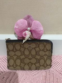 (Category: ) located in . Submitted by vintagepurse.vault (Listing ID 1470123679, Image 1). Description: .