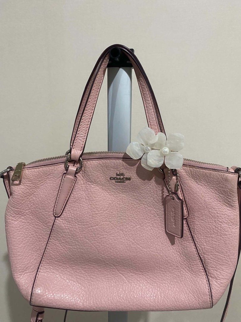 Coach Small Kelsey Satchel (Category: Luxury Bags & Wallets) located in Quezon City. Submitted by shopwithuki (Listing ID 1470118244, Image 1). Description: Coach Small Kelsey Satchel (AVAILABLE) Condition: 9/10 Issue: Faded creed Features: Top carry handles, top zip closure, leather hangtag, and a removable long crossbody strap. ₱2,000 Dm to purchase. ❤️.