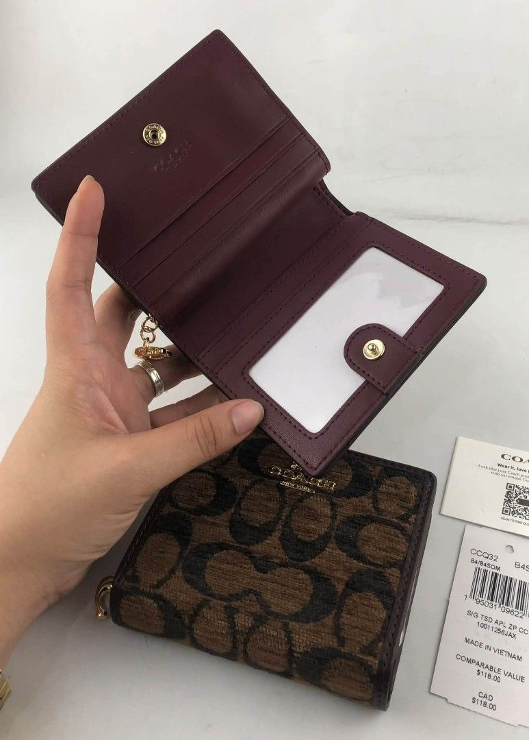 Coach Snap Card Case in Signature (Category: Wallets & Card holders) located in Quezon City. Submitted by bagsboutiqueph (Listing ID 1470068364, Image 2). Description: LAST PRICE POSTED. LIMITED STOCKS! BRANDNEW WITH INCLUSIONS. COLOR MAY SLIGHTLY VARY IN ACTUAL DUE TO LIGHTING AND CAMERA SETTING. OTHER PHOTOS WILL BE SEND DURING PURCHASE AND FOR SURE BUYERS ONLY. WHEN IN DOUBT, DO NOT ORDER. THANK YOU..