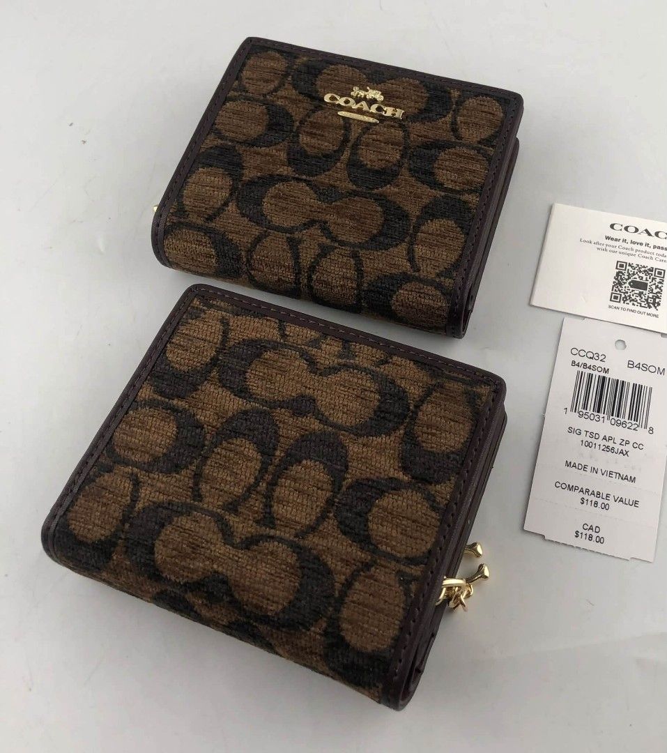Coach Snap Card Case in Signature (Category: Wallets & Card holders) located in Quezon City. Submitted by bagsboutiqueph (Listing ID 1470068364, Image 3). Description: LAST PRICE POSTED. LIMITED STOCKS! BRANDNEW WITH INCLUSIONS. COLOR MAY SLIGHTLY VARY IN ACTUAL DUE TO LIGHTING AND CAMERA SETTING. OTHER PHOTOS WILL BE SEND DURING PURCHASE AND FOR SURE BUYERS ONLY. WHEN IN DOUBT, DO NOT ORDER. THANK YOU..
