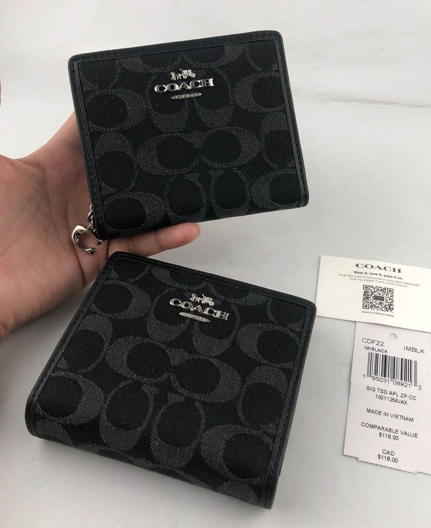 Coach Snap Cardcase in Signature (Category: Wallets & Card holders) located in Quezon City. Submitted by bagsboutiqueph (Listing ID 1470068601, Image 1). Description: LAST PRICE POSTED. LIMITED STOCKS! BRANDNEW WITH INCLUSIONS. COLOR MAY SLIGHTLY VARY IN ACTUAL DUE TO LIGHTING AND CAMERA SETTING. OTHER PHOTOS WILL BE SEND DURING PURCHASE AND FOR SURE BUYERS ONLY. WHEN IN DOUBT, DO NOT ORDER. THANK YOU..