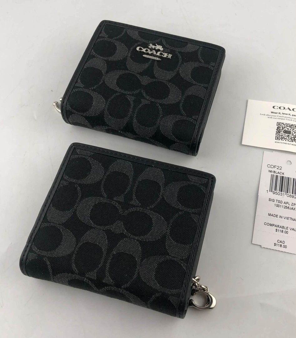 Coach Snap Cardcase in Signature (Category: Wallets & Card holders) located in Quezon City. Submitted by bagsboutiqueph (Listing ID 1470068601, Image 3). Description: LAST PRICE POSTED. LIMITED STOCKS! BRANDNEW WITH INCLUSIONS. COLOR MAY SLIGHTLY VARY IN ACTUAL DUE TO LIGHTING AND CAMERA SETTING. OTHER PHOTOS WILL BE SEND DURING PURCHASE AND FOR SURE BUYERS ONLY. WHEN IN DOUBT, DO NOT ORDER. THANK YOU..