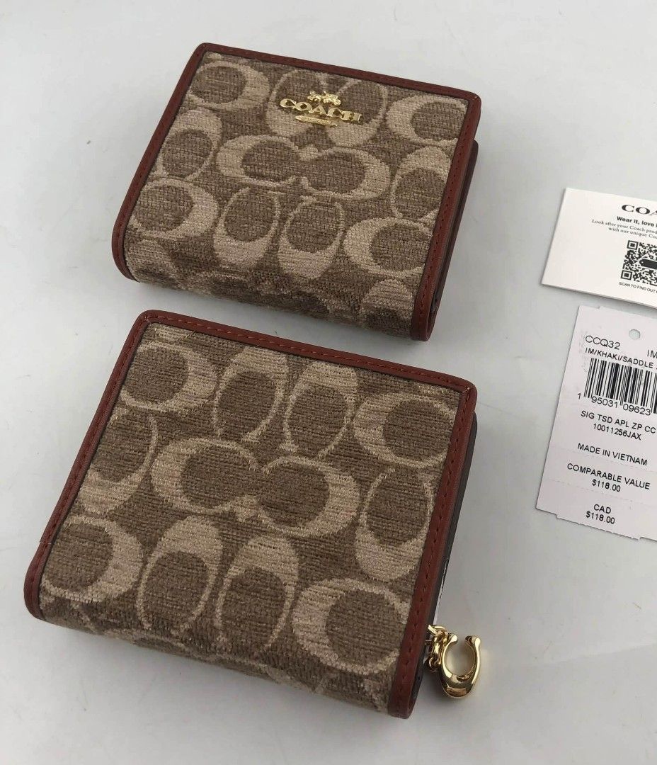 Coach Snap Wallet in Signature (Category: Wallets & Card holders) located in Quezon City. Submitted by bagsboutiqueph (Listing ID 1470068151, Image 3). Description: LAST PRICE POSTED. LIMITED STOCKS! BRANDNEW WITH INCLUSIONS. COLOR MAY SLIGHTLY VARY IN ACTUAL DUE TO LIGHTING AND CAMERA SETTING. OTHER PHOTOS WILL BE SEND DURING PURCHASE AND FOR SURE BUYERS ONLY. WHEN IN DOUBT, DO NOT ORDER. THANK YOU..