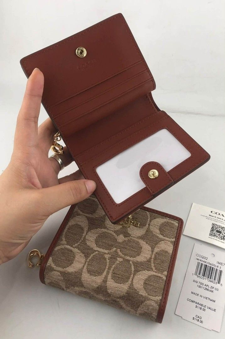 Coach Snap Wallet in Signature (Category: Wallets & Card holders) located in Quezon City. Submitted by bagsboutiqueph (Listing ID 1470068151, Image 2). Description: LAST PRICE POSTED. LIMITED STOCKS! BRANDNEW WITH INCLUSIONS. COLOR MAY SLIGHTLY VARY IN ACTUAL DUE TO LIGHTING AND CAMERA SETTING. OTHER PHOTOS WILL BE SEND DURING PURCHASE AND FOR SURE BUYERS ONLY. WHEN IN DOUBT, DO NOT ORDER. THANK YOU..