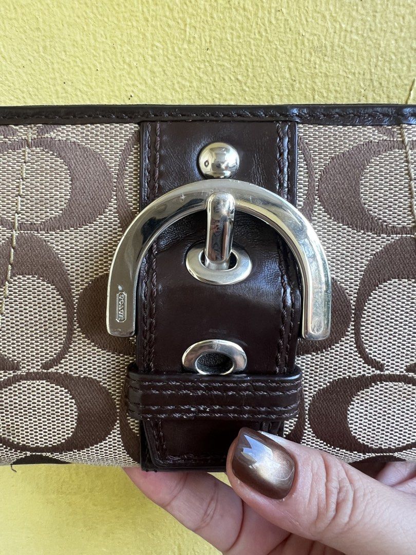 Coach Soho wallet (choco brown) (Category: Luxury Bags & Wallets) located in Valenzuela. Submitted by dianzskiyo (Listing ID 1470026740, Image 3). Description: LOCATION : VALENZUELA 🎀AVAILABLE! SOLD ITEMS ARE MARKED OR DELETED🎀 Preloved 📍 what you see is what you get 📍 Managed ur expectation - this is preloved 📍 Slightly negotiable 📍 All details were already posted (pls check photos para iwas sa redundant na tanong 😉) 📍 Color may vary due
