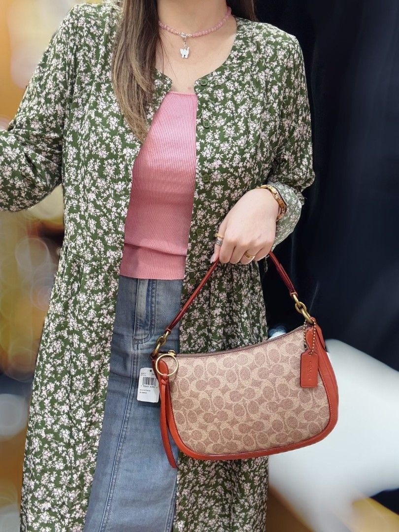 coach sutton bag (Category: Luxury Bags & Wallets) located in Quezon City. Submitted by snowfrostkhloething (Listing ID 1470042399, Image 3). Description: .