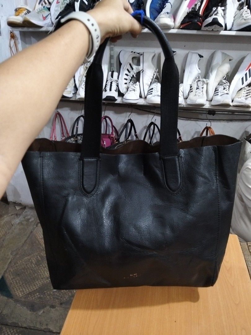 Coach Tote Bag (Category: Shoulder Bags) located in El Salvador. Submitted by francheskaukayukay (Listing ID 1470043876, Image 1). Description: .