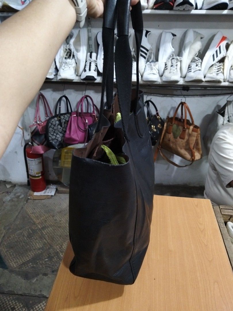 Coach Tote Bag (Category: Shoulder Bags) located in El Salvador. Submitted by francheskaukayukay (Listing ID 1470043876, Image 2). Description: .