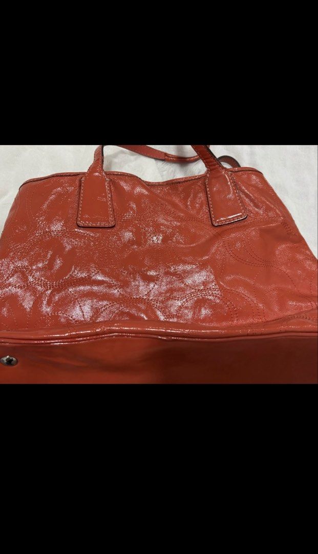 coach tote bag (Category: Luxury Bags & Wallets) located in Cebu City. Submitted by luv.vintage (Listing ID 1470117507, Image 2). Description: no issue malinis.