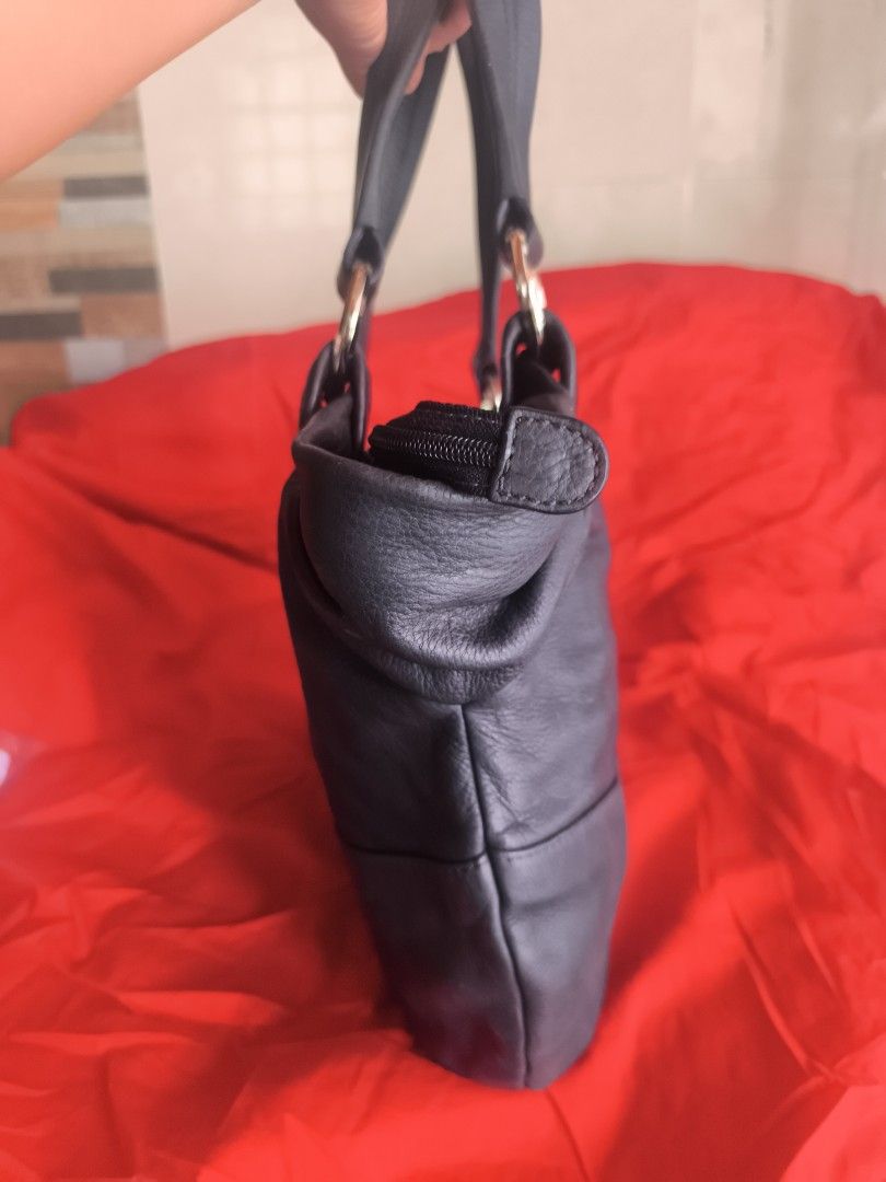 Coccinelle (Category: Shoulder Bags) located in Manila. Submitted by declutterwithmae2x (Listing ID 1469983910, Image 3). Description: BRAND NEW COCCINELLE Get this stylish and trendy bag to complete your daily look! Perfect for casual outings, dates, or work. 💰 Price: ₱ 700 🎨 Available Colors: BLUE ✔️ On-hand and ready to ship.